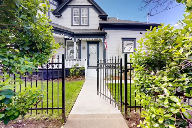 entry onto property to main front door