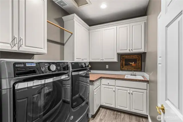 Utility Room w/sink & storage