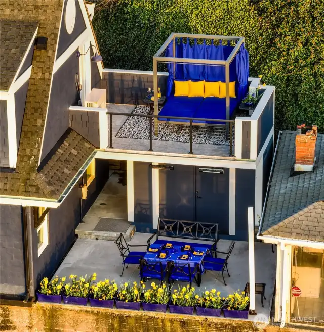 The Soundscape Lounge at 7316 Eastside Drive NE invites year-round gathering. Perched just above the Beach House, this cabana-covered terrace offers built-in seating, garden beds, and panoramic views over Puget Sound. A signature space for entertaining, relaxing, and savoring the salt air.
