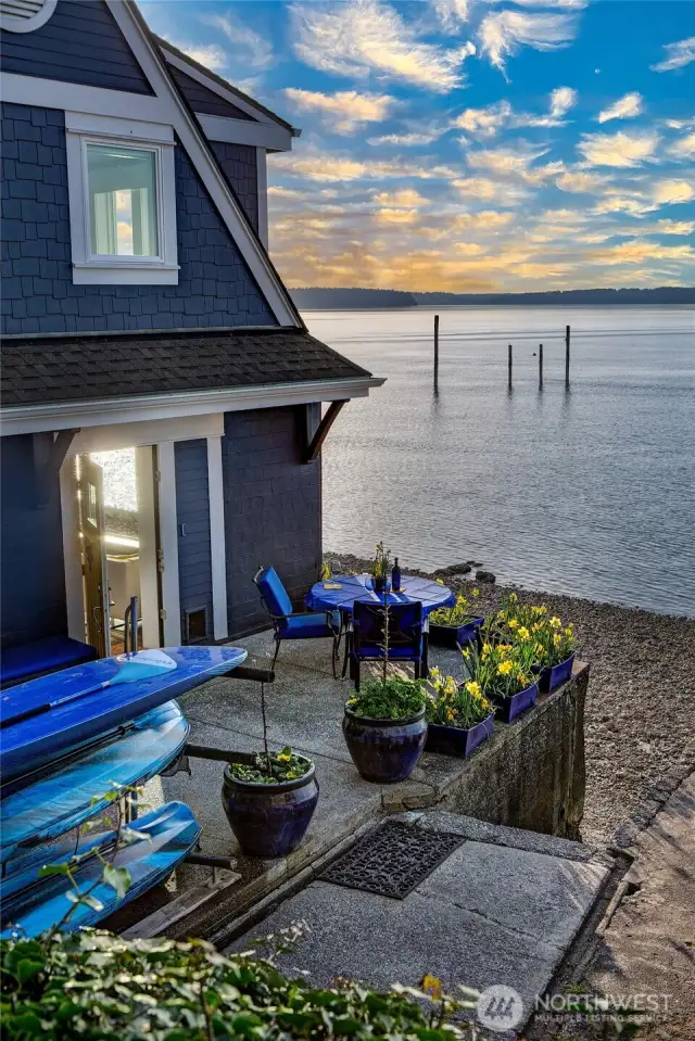 Evening falls gently on 7316 Eastside Drive NE. The Beach House’s waterfront patio offers a front-row seat to Puget Sound, just steps from private tidelands and historic Mosquito Fleet pilings. From sunrise paddles to sunset prosecco, this is where shoreline living shines.