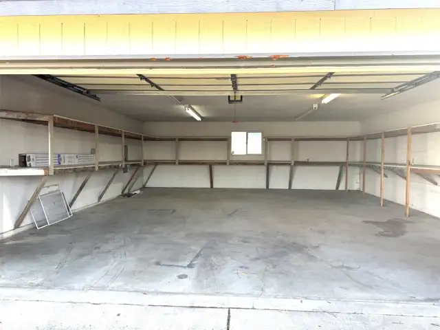 lower shop, all shop floors have PEX heating