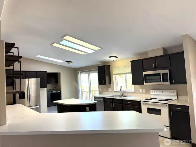 Spacious kitchen!