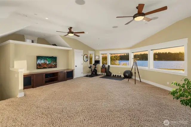 Bonus/multi-purpose/bedroom