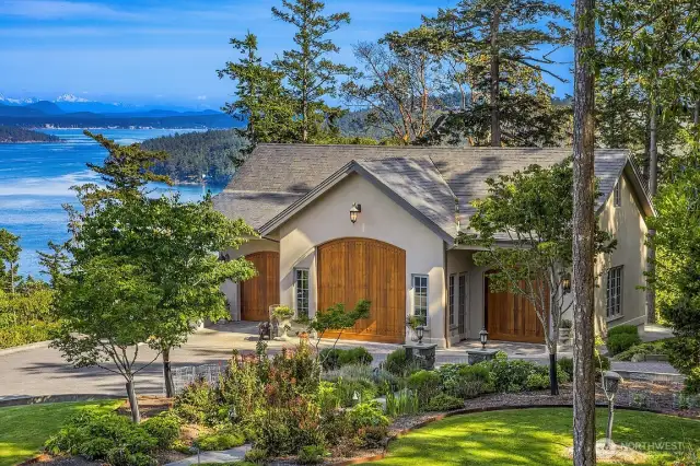 Carriage House (~1,380 sq.ft.) roof peak has a custom made fully functional Eagle Design  Weathervane made of copper with gold beak, talons and tail to avoid any tarnishing.