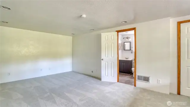 Basement room with 3/4 bath