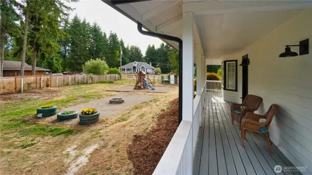Exterior primary bedroom