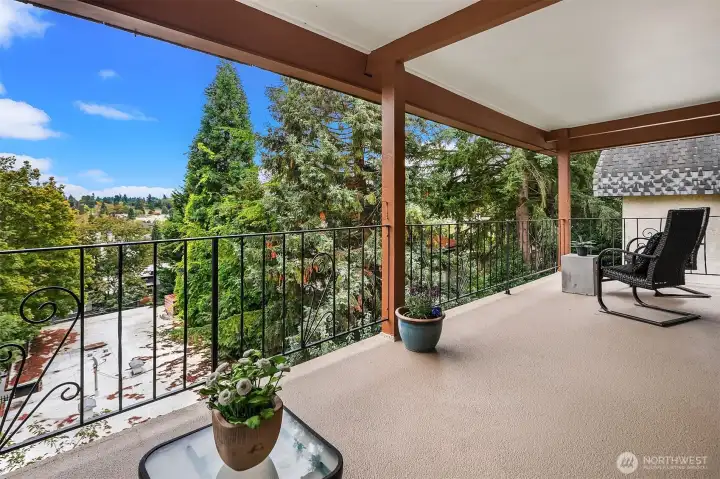 Spacious view of the deck. Enjoy your morning coffee while watching the sunrise over the Cascade Mountains.