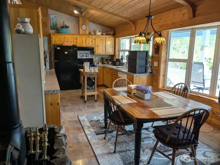 Dining & Kitchen Area