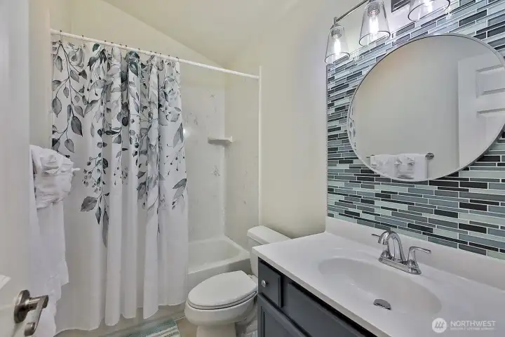 Recently updated upstairs Full bathroom...easy access for upstairs bedrooms and bonus room!