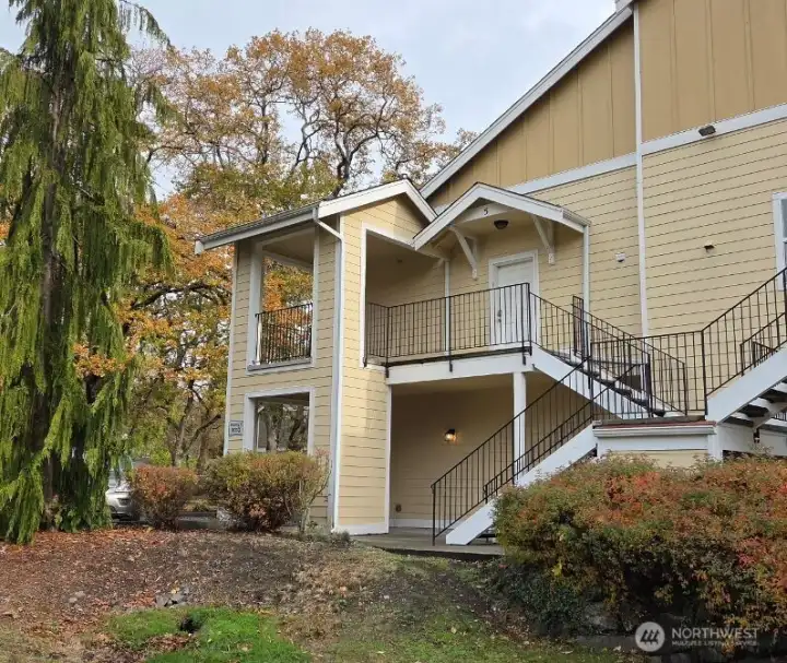 Side view of the Entry