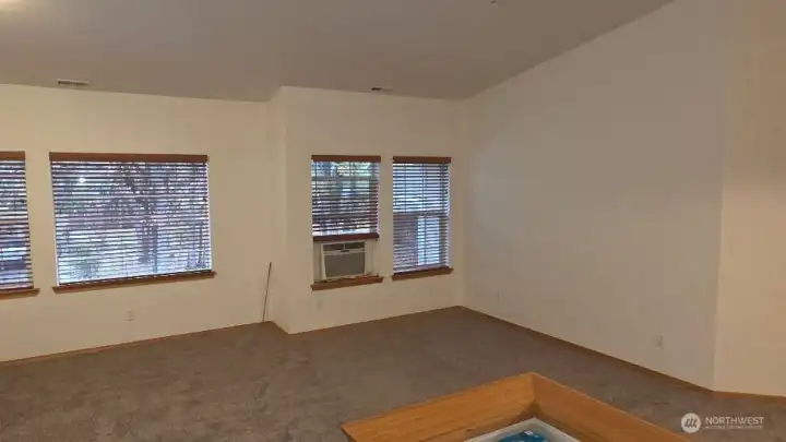 Spacious and open Livingroom