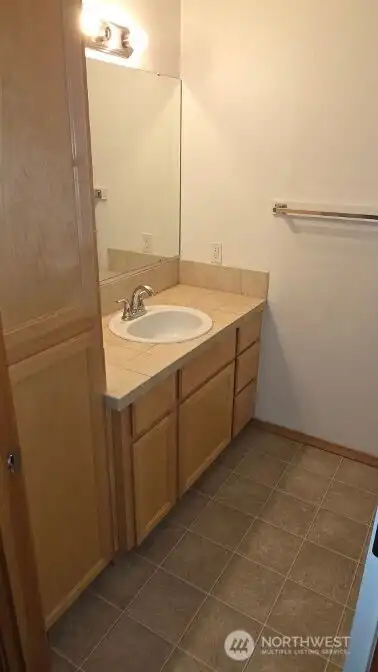 Main Bathroom 3/4 with shower