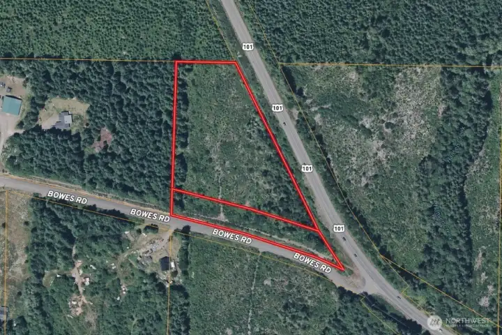 Boundary lines shown are not survey-accurate and are intended for reference only.