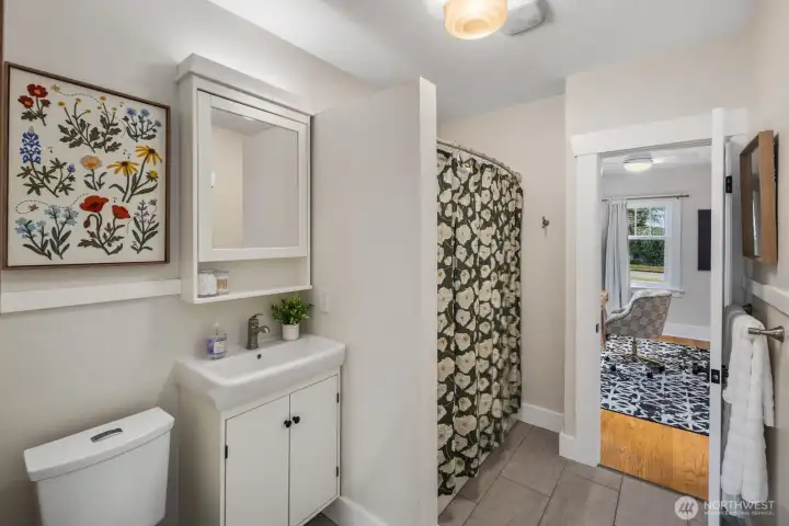 Full shared bath upstairs.