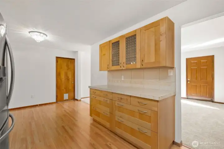 Plenty of storage for all your kitchen needs.