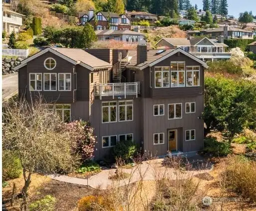Stately home overlooking Edmonds Bowl