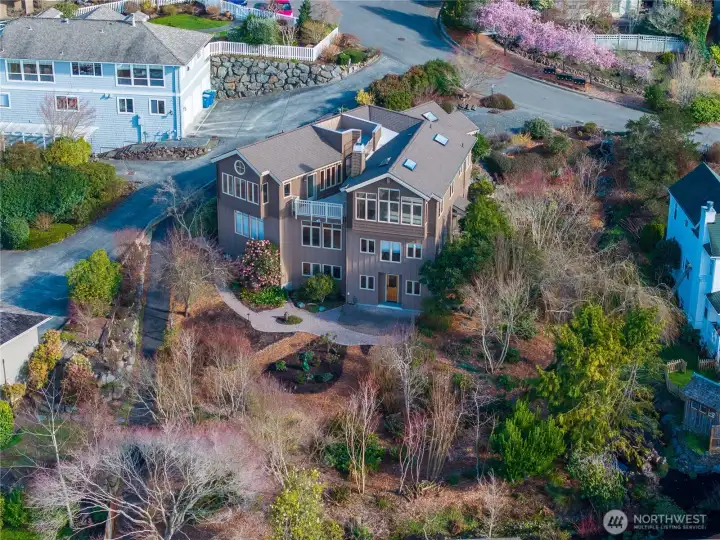 Design centered on nature and views