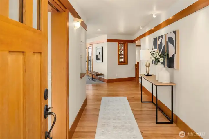 Elegant entry perfect for an art wall