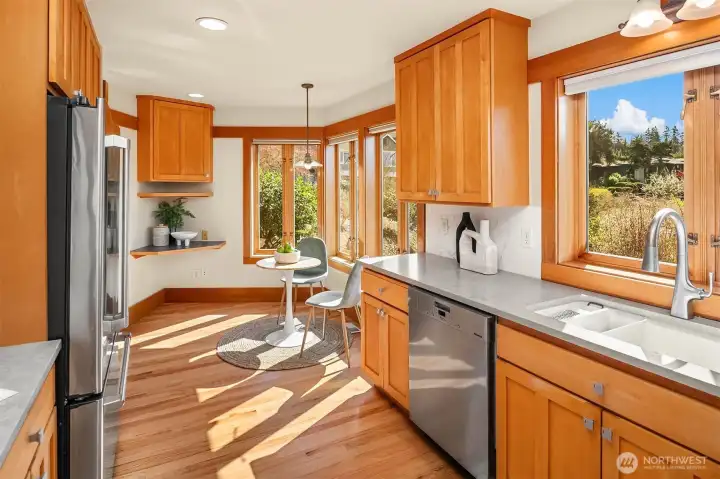 Kitchen and eating knook