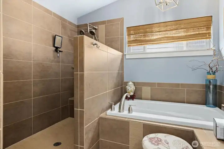 Tile shower with dual shower heads