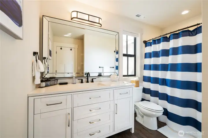 Lower level bedroom 3 en-suite bathroom.