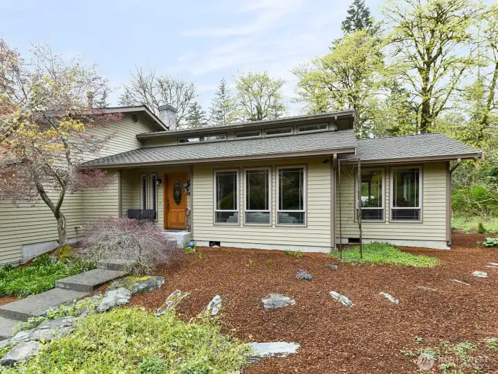 Garden space in front yard, beautiful and well maintained.
