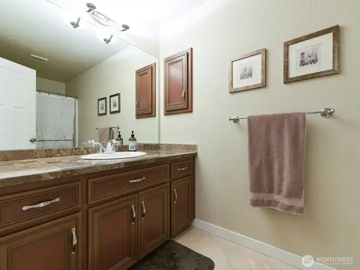 Full hallway bath with shower/tub combo.