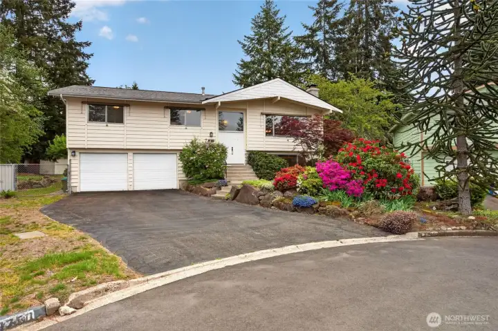 A quiet, safe cul-de-sac in Boulevard Lane. Beautiful, mature landscaping.
