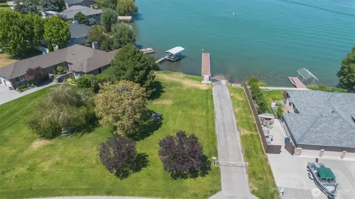 Private Community Waterfront Park right across the street Private Community Waterfront Park right across the street