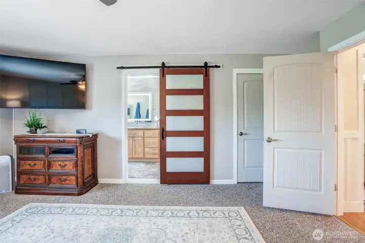 Primary En-Suite -upper level Primary En-Suite -upper level