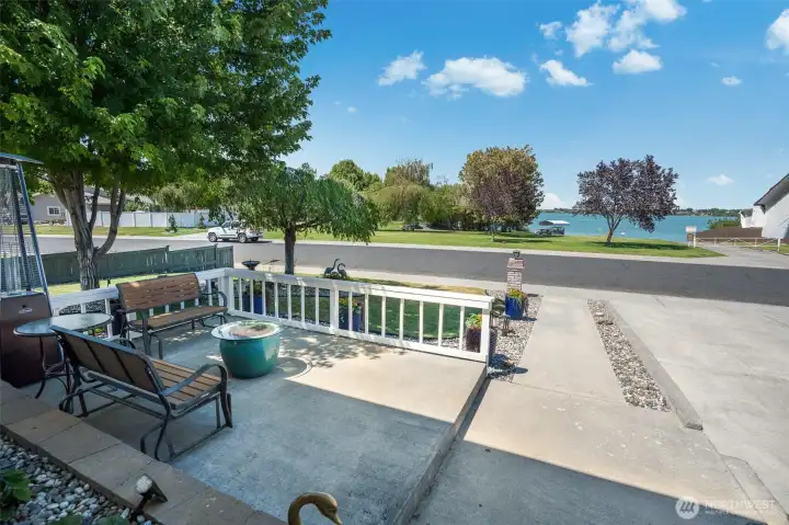 Amazing views from the front patio Amazing views from the front patio
