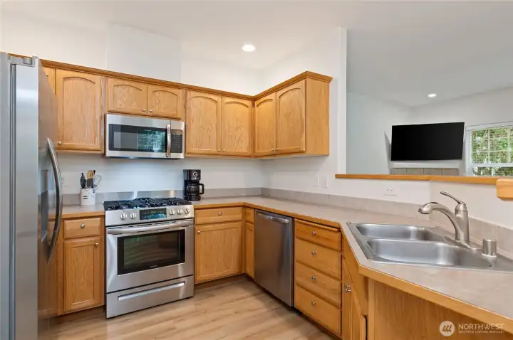 Newer Stainless Appliances including Gas Range!