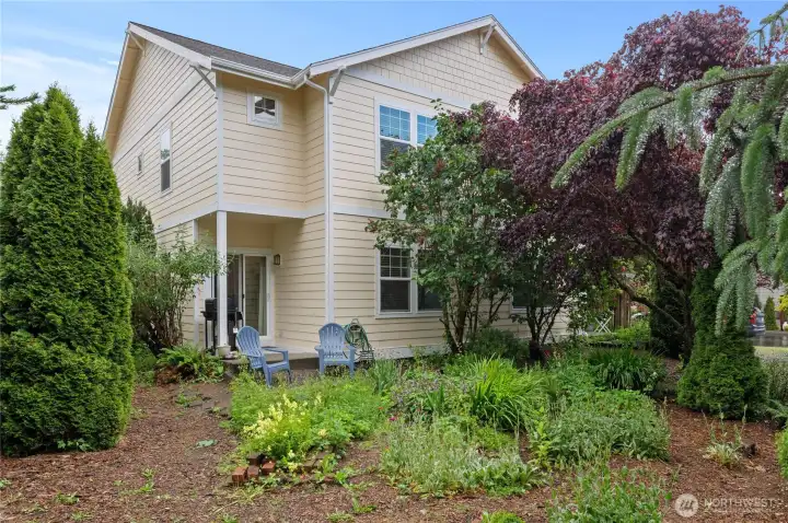Peaceful Garden Encompassed Homes!