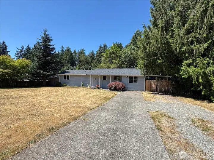 Carport + parking for 6 Carport + parking for 6