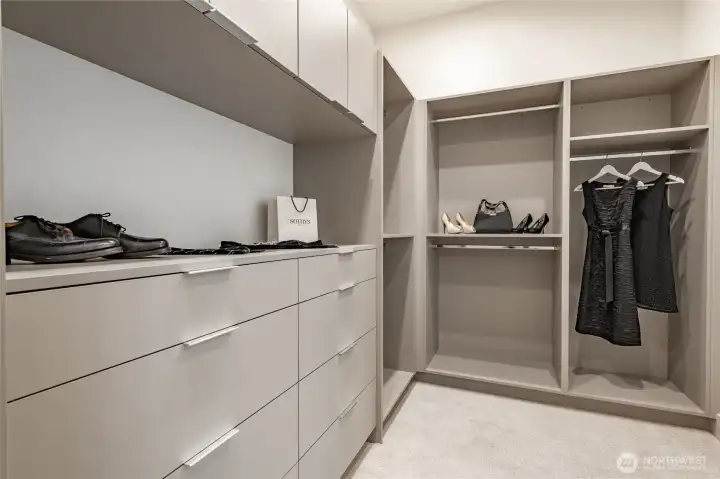 Walk-in Closet (Primary)