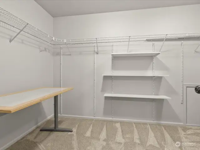 Large walk in closet in 4th bedroom/bonusroom.