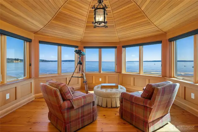 Located in the main bedroom is a staircase leading to an observation room on the third floor.