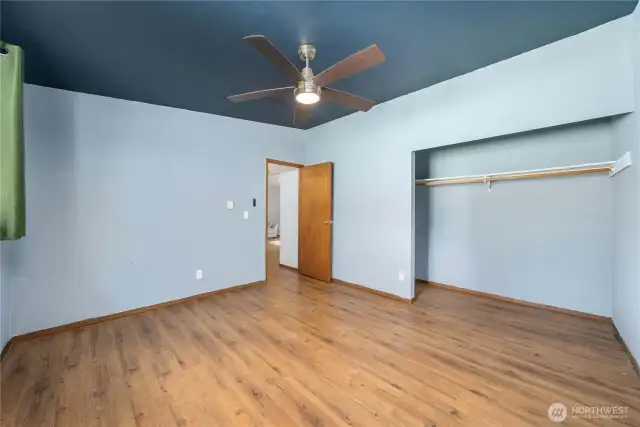 Ceiling fan for year-round comfort, and a wide closet for easy organization. With updated flooring and neutral tones, it's a perfect blank slate ready for your personal touch.