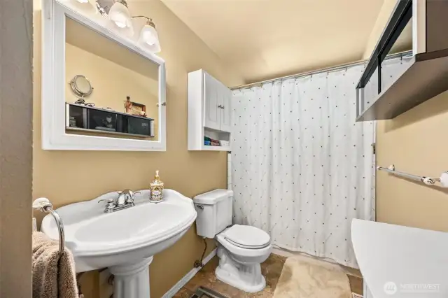 Beautiful full bathroom with tub/shower on the main level.