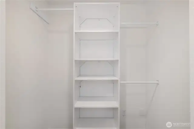 PRIMARY HAS 3 CLOSETS!
