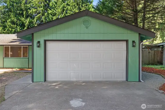 2 CAR GARAGE