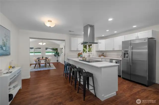 KITCHEN & DINING ROOM