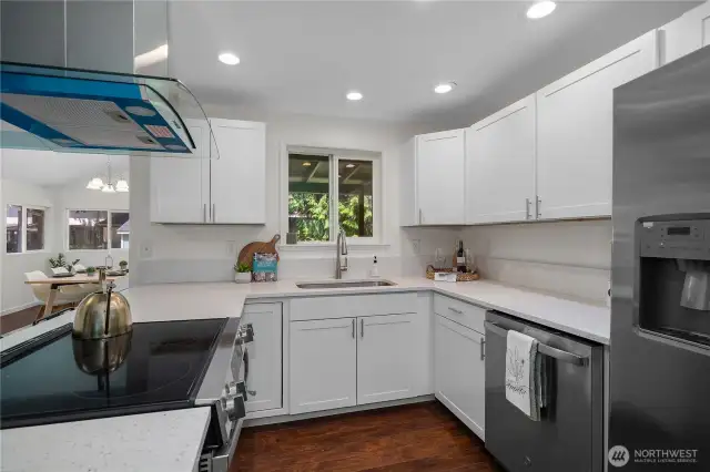 NEW APPLIANCES, CABINETS & QUARTZ