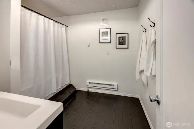 Upper unit bath