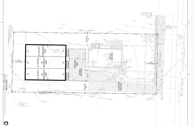 City approved 3 townhouses behind the duplex