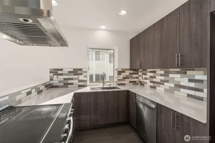 6013 Kitchen with stainless appliances