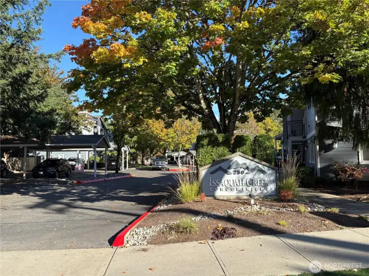 Issaquah Creek community entrance