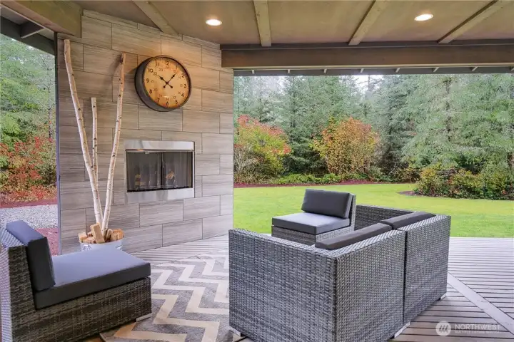 Outdoor room w/ fireplace