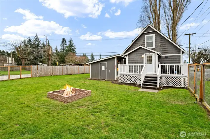 Spacious Backyard w/ Fire Pit