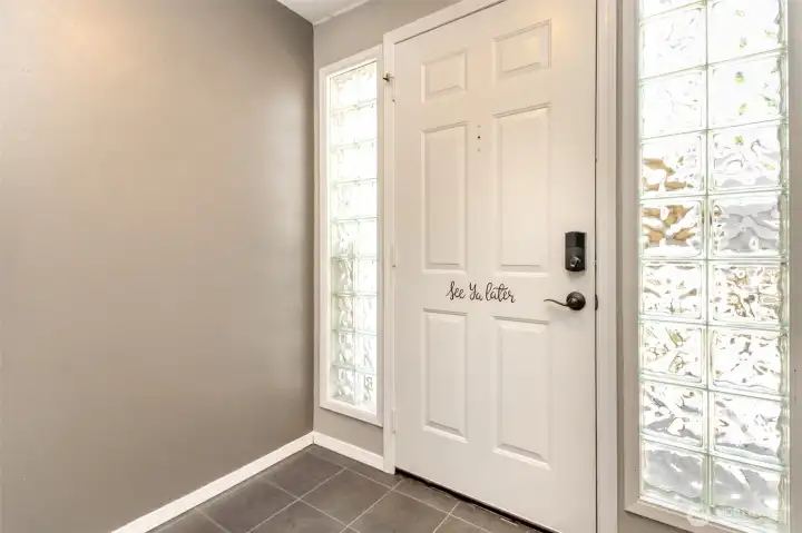 Light and Bright entryway! Light and Bright entryway!